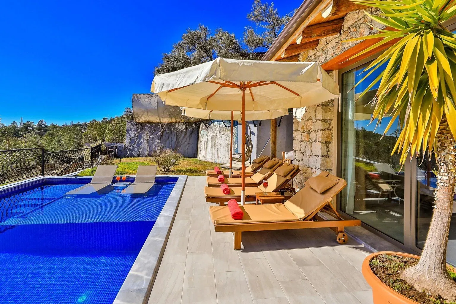 Villa Hestia Flo